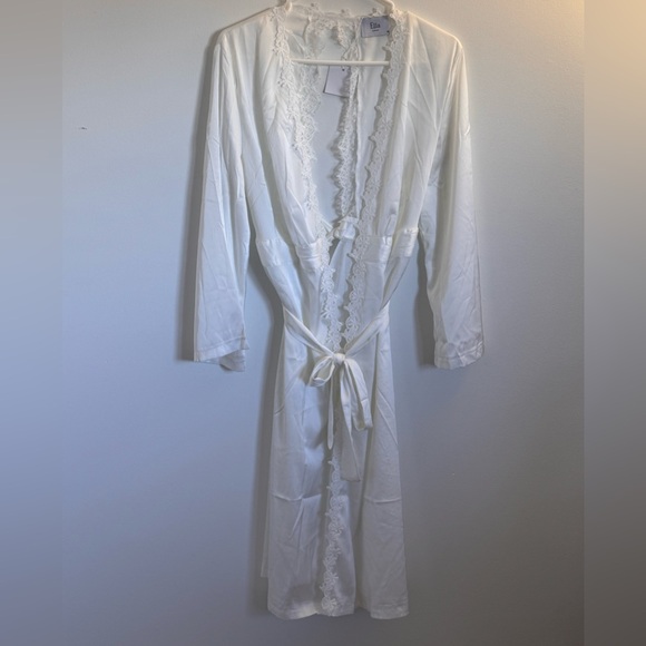Bridal Robe - never worn - Picture 3 of 11